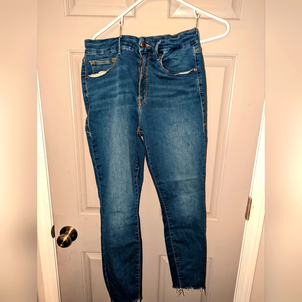 Good American Good Legs Cropped Jeans